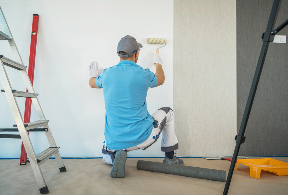Huur een professionele renovlies behanger uit Maastricht en krijg 10% korting op het behangen en sauzen van je nieuwbouwwoning.